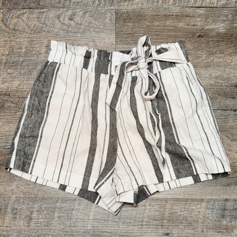 Have‎ Black and White High Waist Linen Women's Shorts